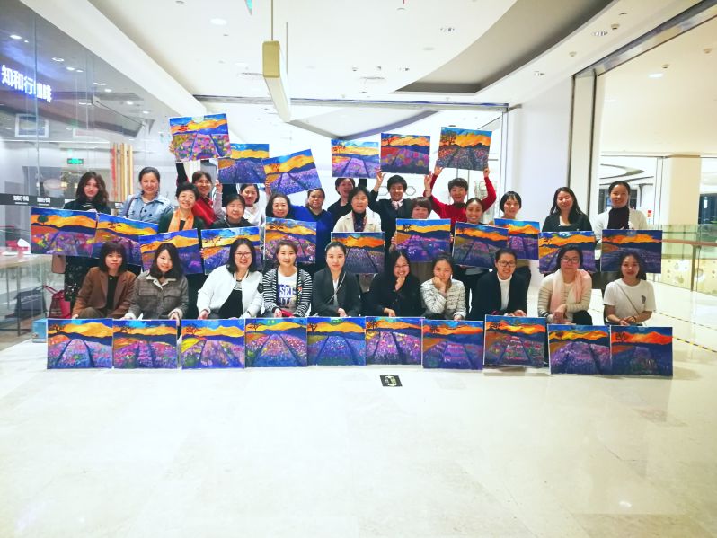 �й�徵�Ů����Ʒ��Ӱ