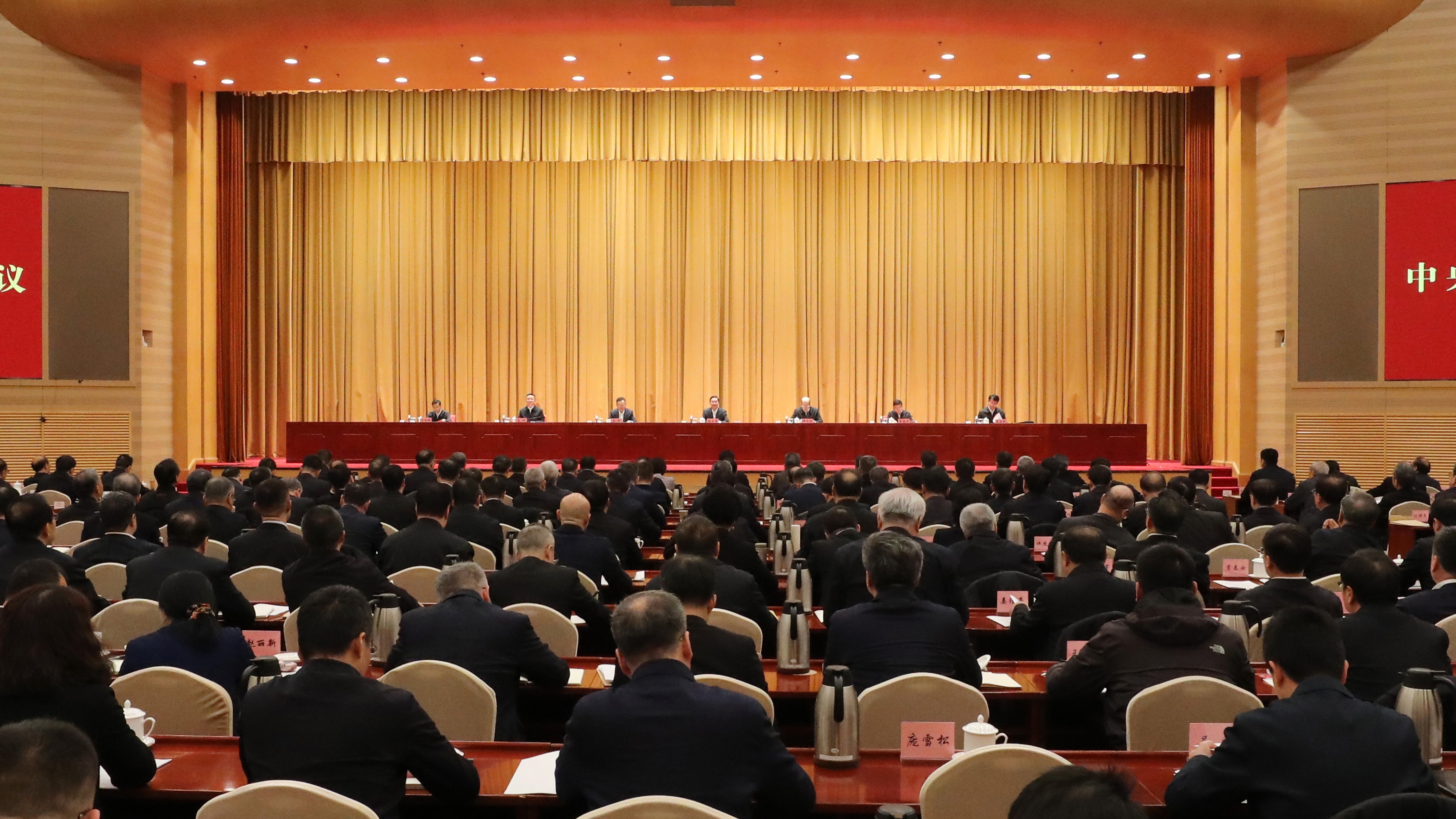 ����Ժ����ί�ٿ�������ҵ�����˾ۻ� ӭ�ѽ�ȡ��ץʵ���ƽ���������չ �������й�������ʹ�����Σ�����Ժ�����ʲ���������ίԱ��