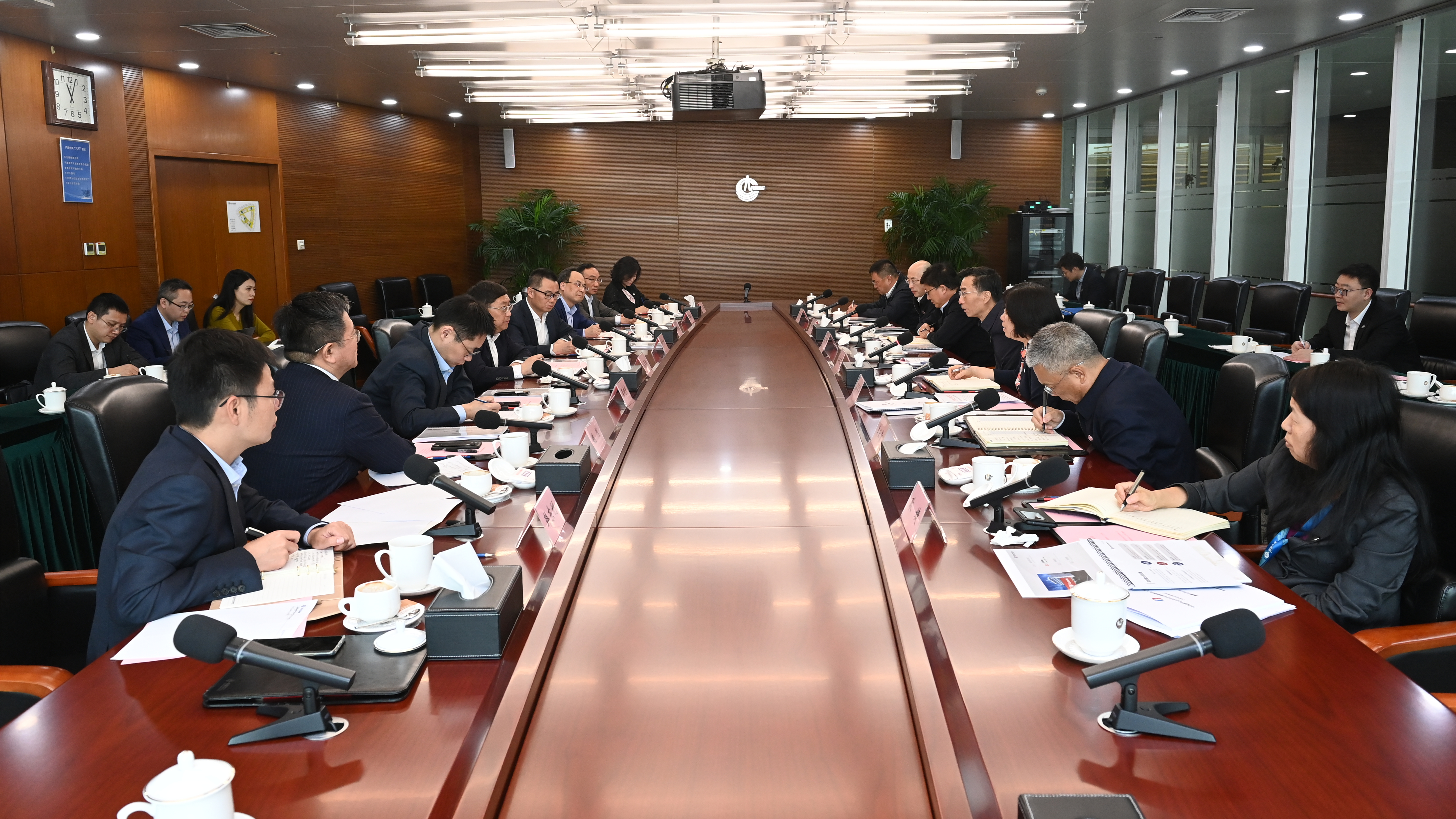 Zhu Bixin met with CNOOC chairman